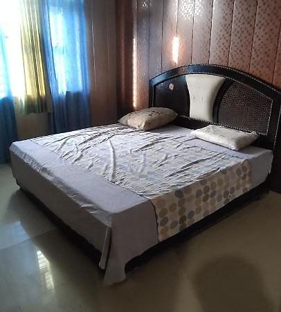Apartament Radha Madhav Vrindāvan Zewnętrze zdjęcie