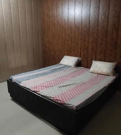 Apartament Radha Madhav Vrindāvan Zewnętrze zdjęcie