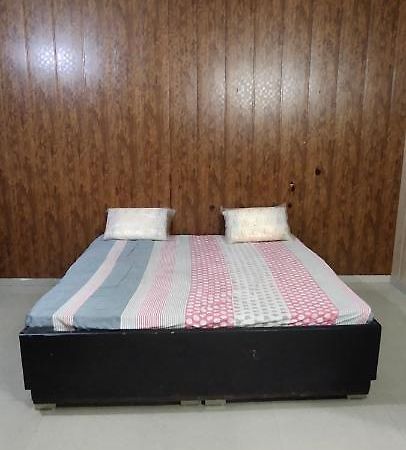 Apartament Radha Madhav Vrindāvan Zewnętrze zdjęcie