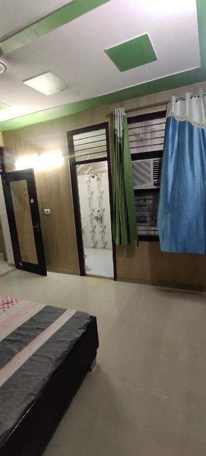Apartament Radha Madhav Vrindāvan Zewnętrze zdjęcie