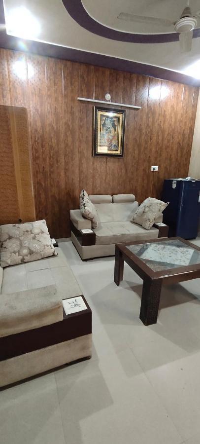 Apartament Radha Madhav Vrindāvan Zewnętrze zdjęcie