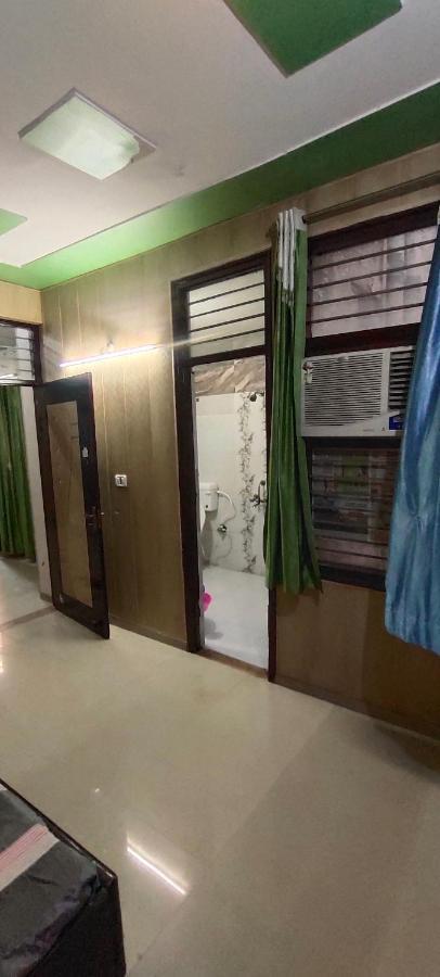 Apartament Radha Madhav Vrindāvan Zewnętrze zdjęcie