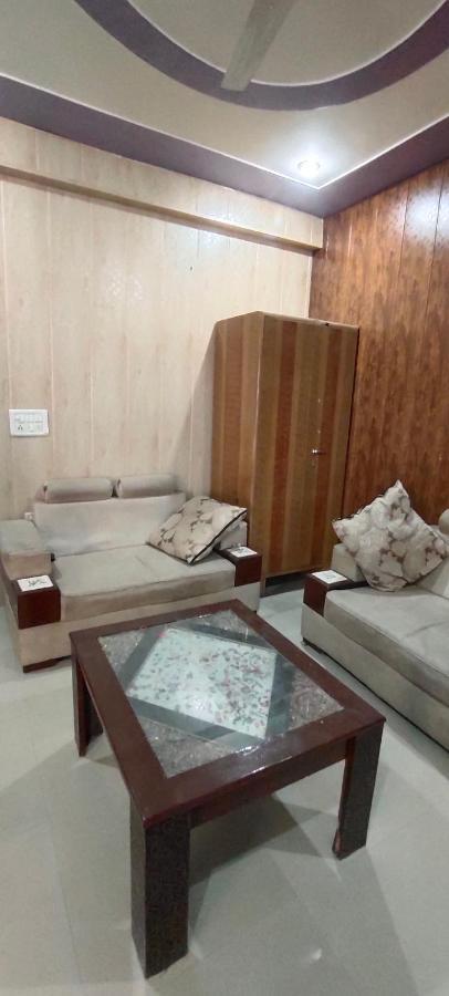 Apartament Radha Madhav Vrindāvan Zewnętrze zdjęcie